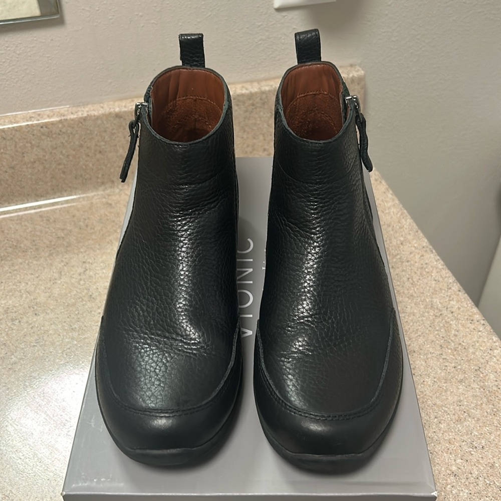 Women Vionic Magnolia Lois Tmbl size 7 leather